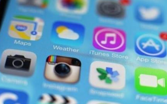  市面上有很多APP應用軟件，包括成都未來久APP開發公司開發出來的APP，不是每個APP應用軟件都是成功的，有些生命周期很短，那是因為APP開發和運營過程中有過多失誤。一個APP應用軟件是否是成功的，主要是由下面三個方面來決定： 一、APP應用軟件的定位 APP應用軟件的定位是后期推廣成敗的關鍵。沒有用戶需求的app應用軟件等于廢品。應用軟件對部分用戶的需求能很好的契合。當然，定位不要像BAT之類的行業巨頭看齊，那樣，你是自找滅亡。就連騰訊拍拍網都干不過阿里淘寶網，你就別以卵擊石，瞎折騰了。 app軟件應用軟件的質量是用戶留存的有力保障。一個經常莫名其妙閃退的app應用，用戶留你干嘛？一個UI/UE體驗差的應用，用戶留你占內存？多花點心思在應用軟件本身上，不要給應用軟件留BUG。 功能的確認是應用軟件開發的前提。功能有主次，主功能的策劃與應用軟件的定位密不可分，次要功能就是對主功能的擴展與延伸。比如，你是有個做電子商務的平臺，功能主次就就很明確了，提供物流快遞查詢就是次要功能。 二、APP應用軟件的設計與開發 app設計和開發是相互配合工作運行。眾多市場首發、自薦、專題都要求應用軟件應用界面交互體驗優秀、用戶體驗優秀、app應用內容優秀，充實。這些要求與app設計程序的關系密不可分。 不要過多的催促程序員出應用軟件，避免短時間開發出來的應用軟件BUG過多，也同時避免設計程序的負情緒增長。同事間關系的和睦也是創造好應用軟件的襁褓。 三、運營與推廣 一直以來有種說法成都未來久科技有限公司挺不支持的：運營推廣不分家。一個人同時兼具運營與推廣兩份職業，之所以你兼具雙重職位是以為你處于小白階段，感覺自己什么都能做，事實卻是什么都沒做好。你不是運營，是Ctrl+C；你不是推廣，是廣告君。問題不大，每個運營都經歷這個過程。跨過去，你就是運營；跨不過去，工作就是煎熬。只能說運營的水深著呢！ 成都未來久科技有限公司提醒，app軟件應用軟件的優劣，不只是在運營手中。應用軟件的成功，在于整個團隊，用戶也不是瞎子，有自己的辨別功能，認真做好的自己的app應用應用軟件，才是持續發展之路。